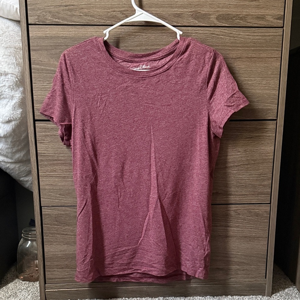 Universal Thread Short Sleeve Tee in Burgundy